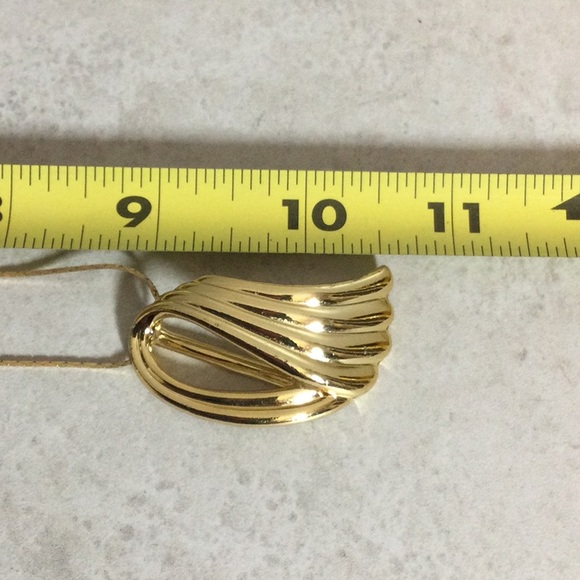 Gold swirl drop with gold chain necklace - Picture 7 of 7